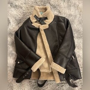 Stradivarius Faux leather aviator jacket with contrast shearling in black